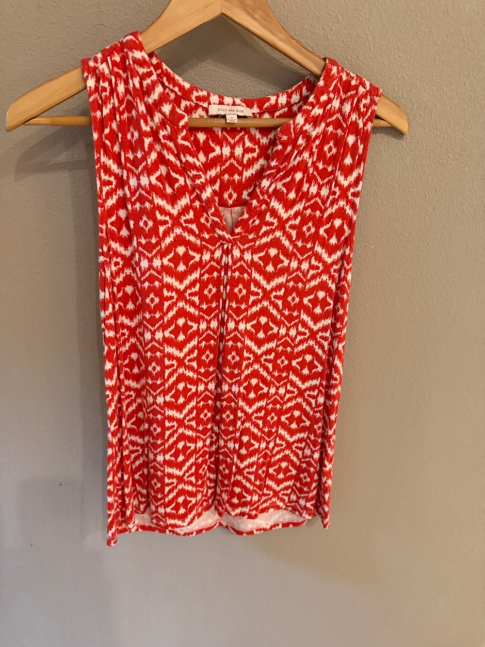Cupio Red & White Geometric V-Neck Sleeveless Top